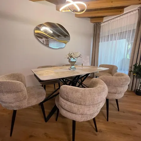 Lejlighed Premium 4 Szobas Erkellyel, Parkoloval *