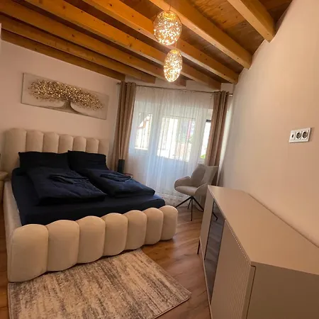 Premium 4 Szobas Erkellyel, Parkoloval Apartament *