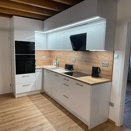 Lejlighed Premium 4 Szobas Erkellyel, Parkoloval