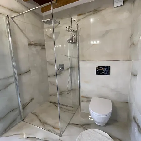 Apartament Premium 4 Szobas Erkellyel, Parkoloval *